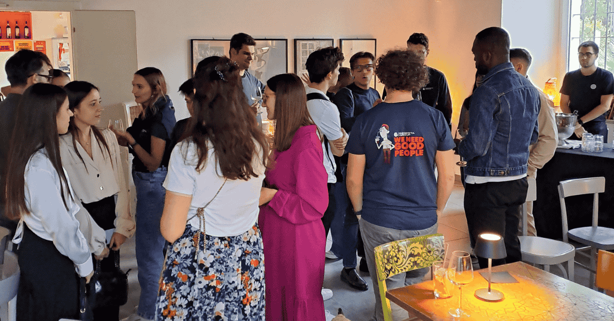 Regesta Happy Hour 25-09